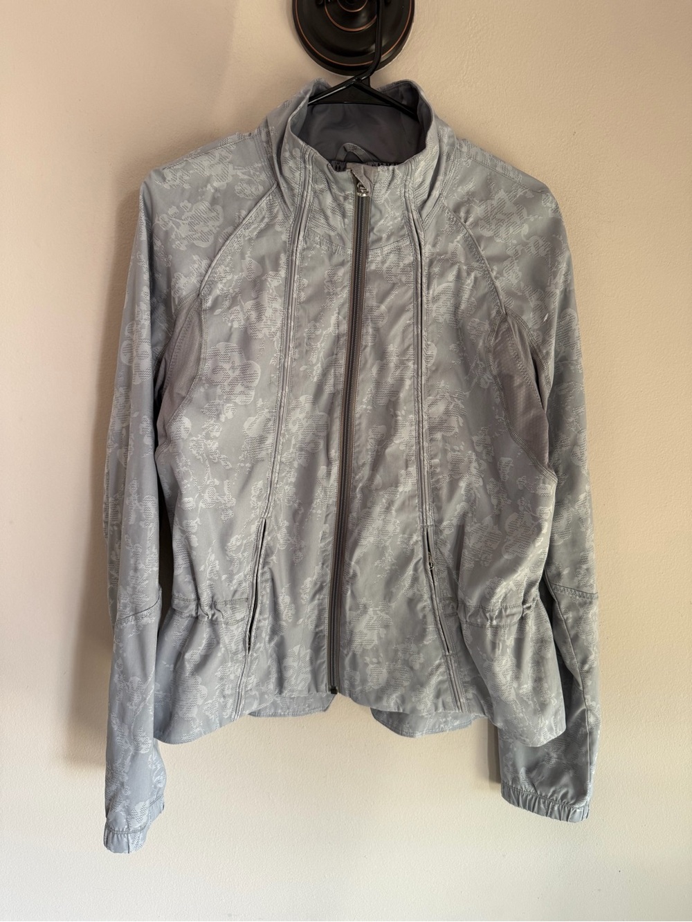 Lululemon Light Gray Floral Print Full Zip Lightweight Jacket Size 8